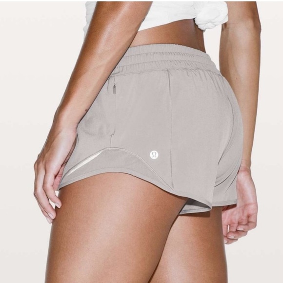 Lululemon Hotty Hot Short II 2.5” Size 6 in Dark Chrome Women’s - Picture 2 of 14